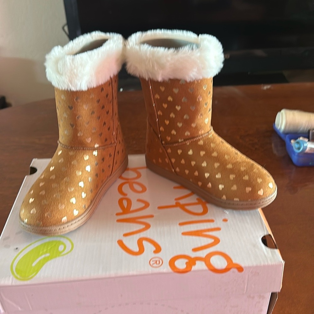 Girl’s boots